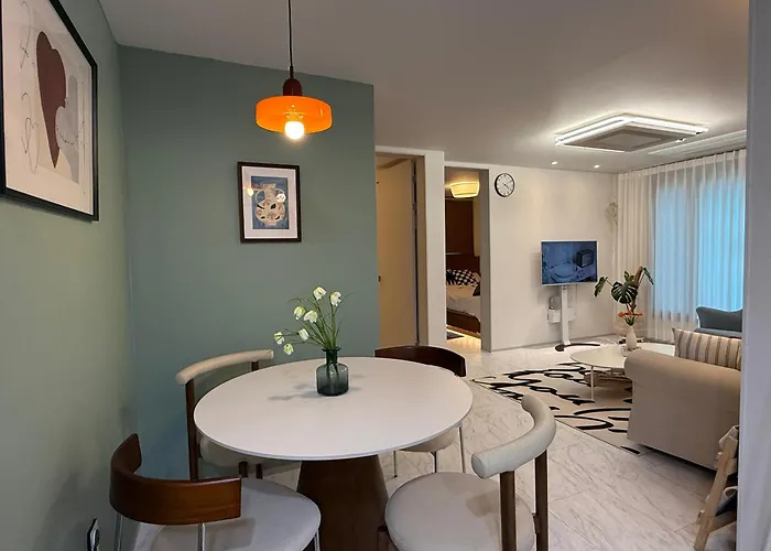 Newly Opened - Auryeon - 7min Walk From Yeonsinnae Station Line3, 6, Gtx-a, Neat&cozy,free Parking, Wifi, Netflix 아파트 *