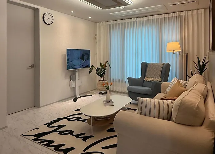 Newly Opened - Auryeon - 7min Walk From Yeonsinnae Station Line3, 6, Gtx-a, Neat&cozy,free Parking, Wifi, Netflix 아파트